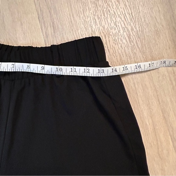 Forever 21 wide leg pant with elastic waist and belt loops cropped - Picture 5 of 10